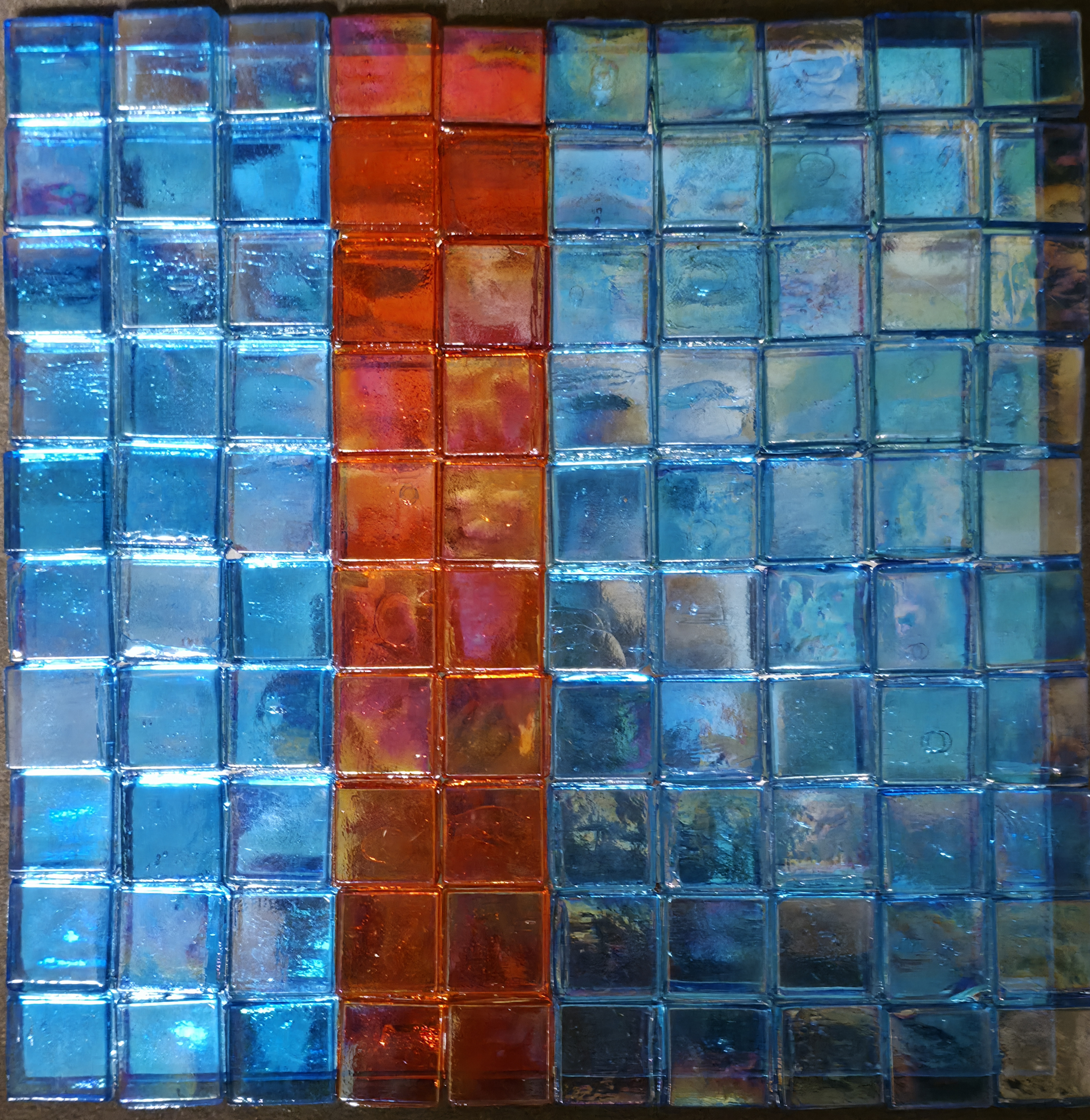 Roter Streifen in Türkis